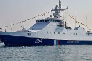 Российский корабль находится на расстоянии 10 миль от острова Джарылгач