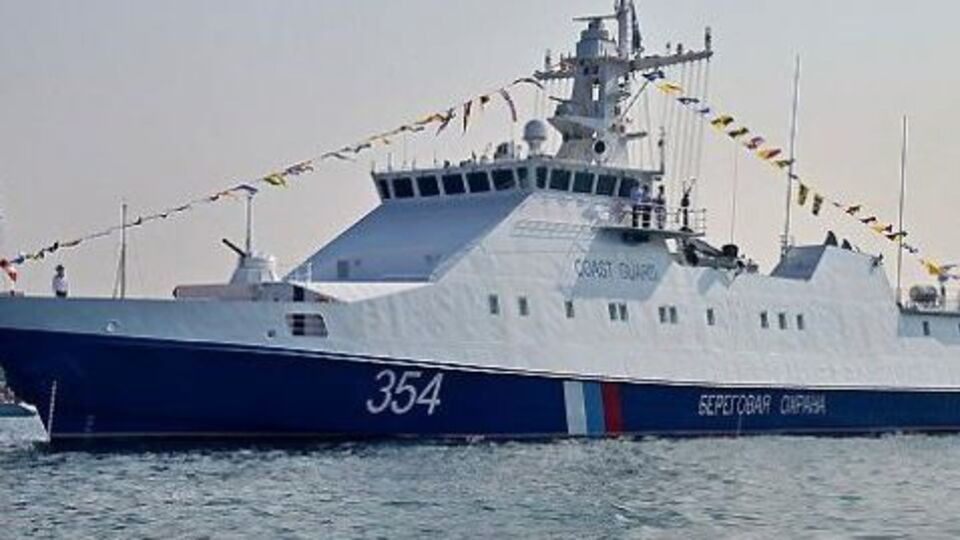 Российский корабль находится на расстоянии 10 миль от острова Джарылгач