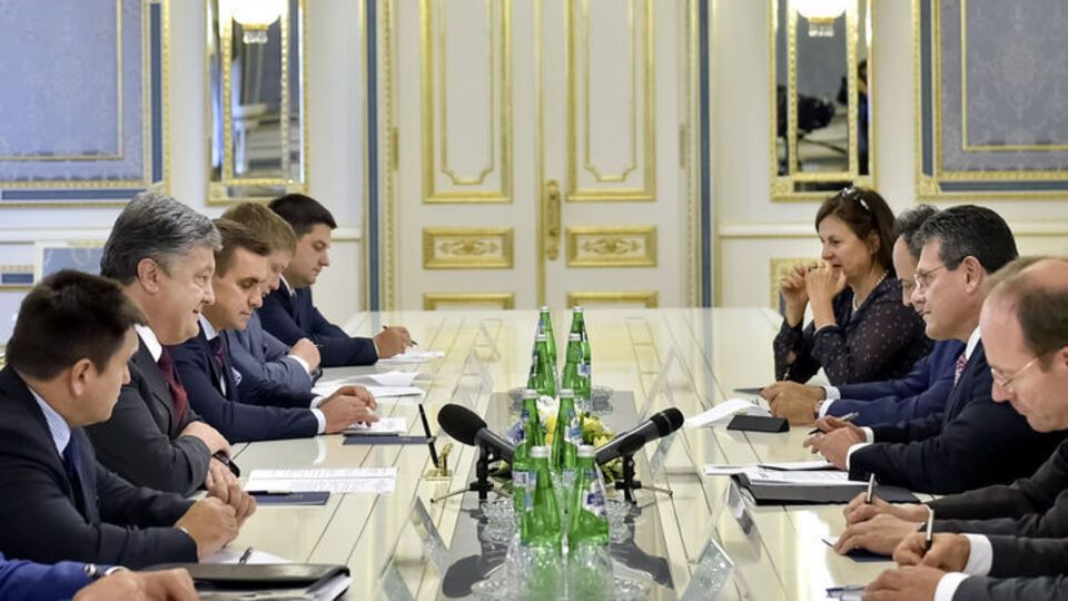 Порошенко провел встречу с Шефчовичем