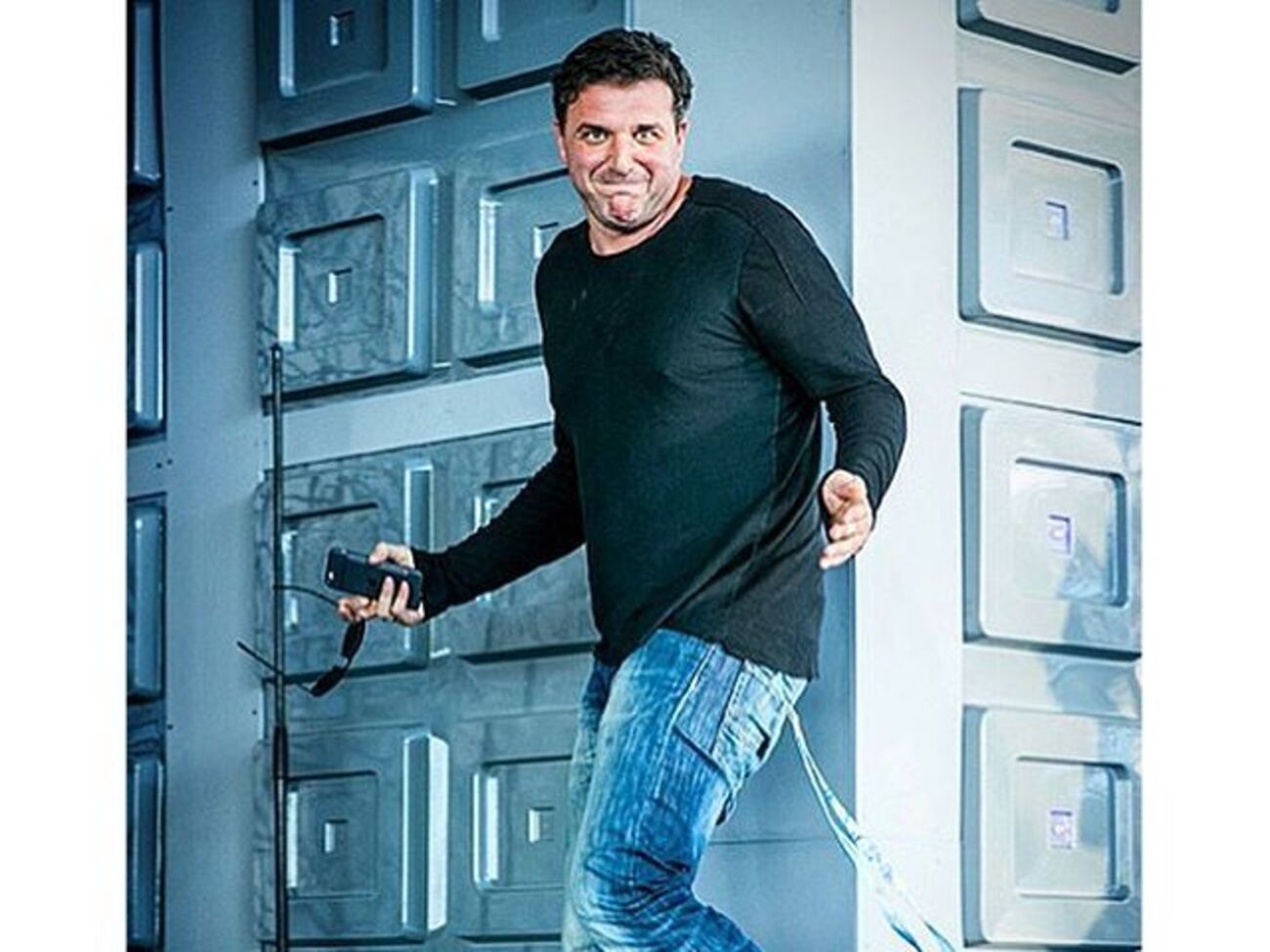 Виторган&nbsp;&ndash; сыну:&nbsp;Будь одним в толпе, а не одним из толпы. Звони родителям, береги сестру!