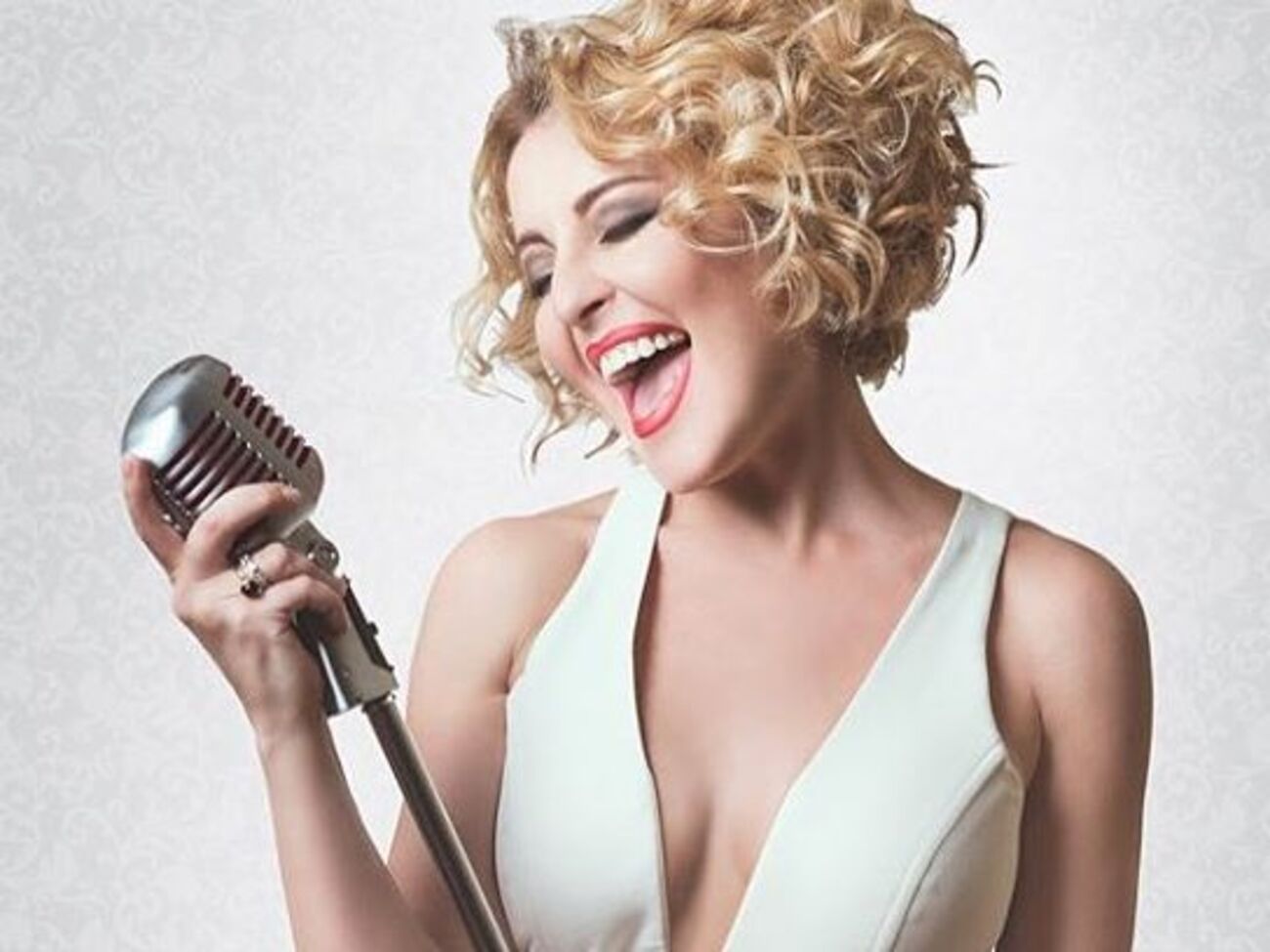 Варум:&nbsp;Вставать нельзя, шевелиться, менять положение нежелательно, иначе буду предана кошачьей анафеме