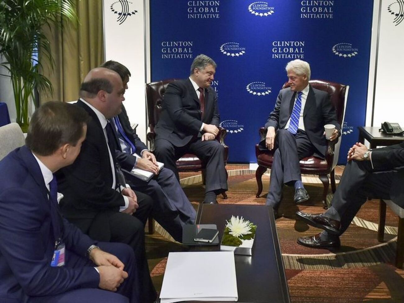 Пресс-секретарь Порошенко: Очень теплая, дружественная встреча с Биллом Клинтоном