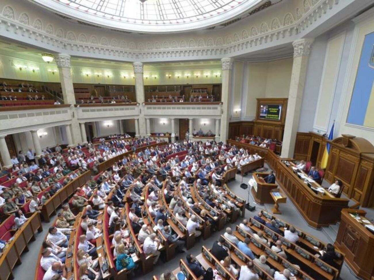 Решение о признании выборов в Госдуму РФ нелегитимными поддержали 264 народных депутата из 325 зарегистрированных в зале