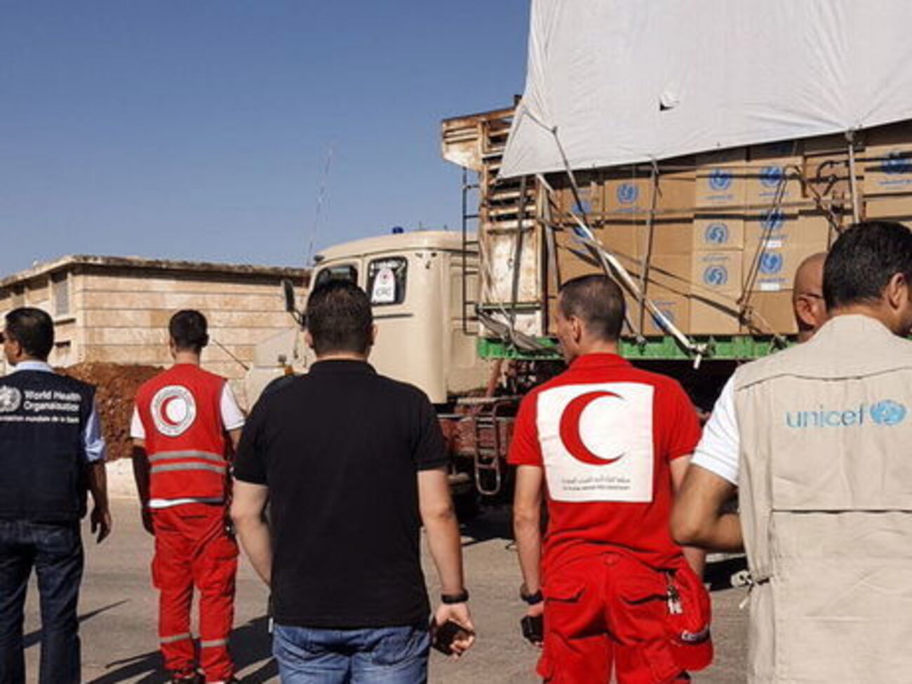 Сегодня правозащитники сообщили об авианалете на гуманитарный конвой