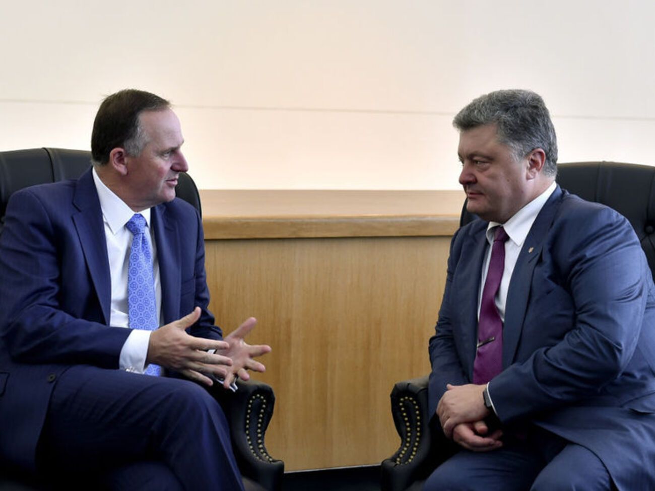 Порошенко отметил, что считает необходимым расширять договорно-правовую базу отношений между Украиной и Новой Зеландией