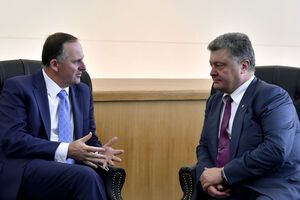 Порошенко отметил, что считает необходимым расширять договорно-правовую базу отношений между Украиной и Новой Зеландией