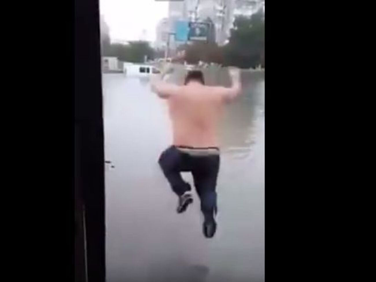 Одессит купался не раздеваясь