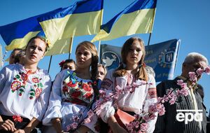 В шествии участвуют около трехсот человек