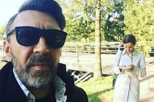 Шнуров: Этот день мы приближали, как могли, я имею в виду конец света! Ура! За здоровье!