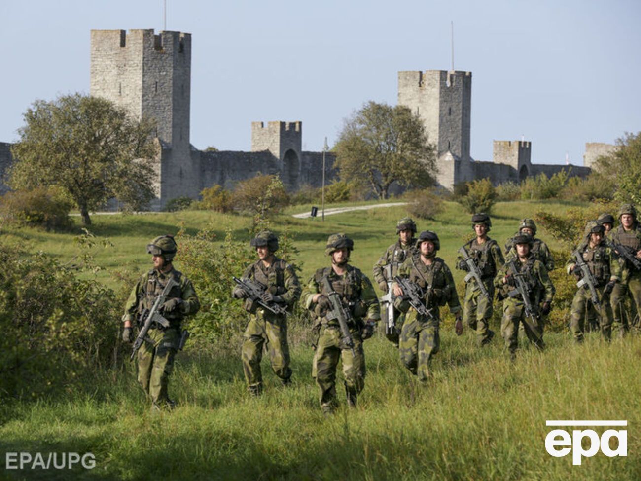 Ранее Швеция отправила военный контингент на остров Готланд в Балтийском море, который является ближайшим к России