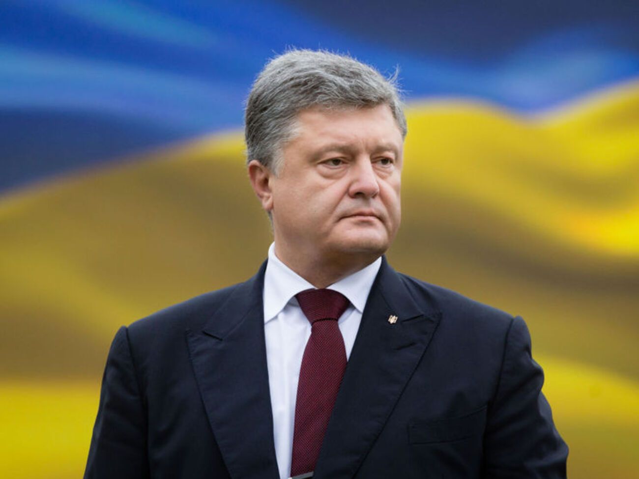 Порошенко заявил, что Россия продолжает снабжать боевиков