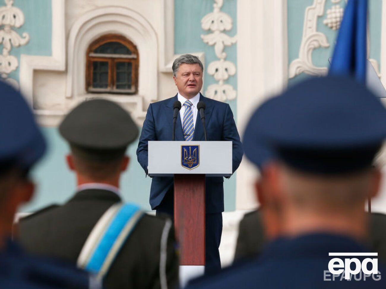 Порошенко указал на проблемы с правами человека в Крыму