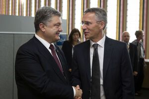 Порошенко и Столтенберг обсудили дальнейшие реформы оборонного сектора Украины