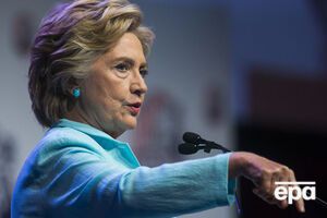 Клинтон опережает Трампа