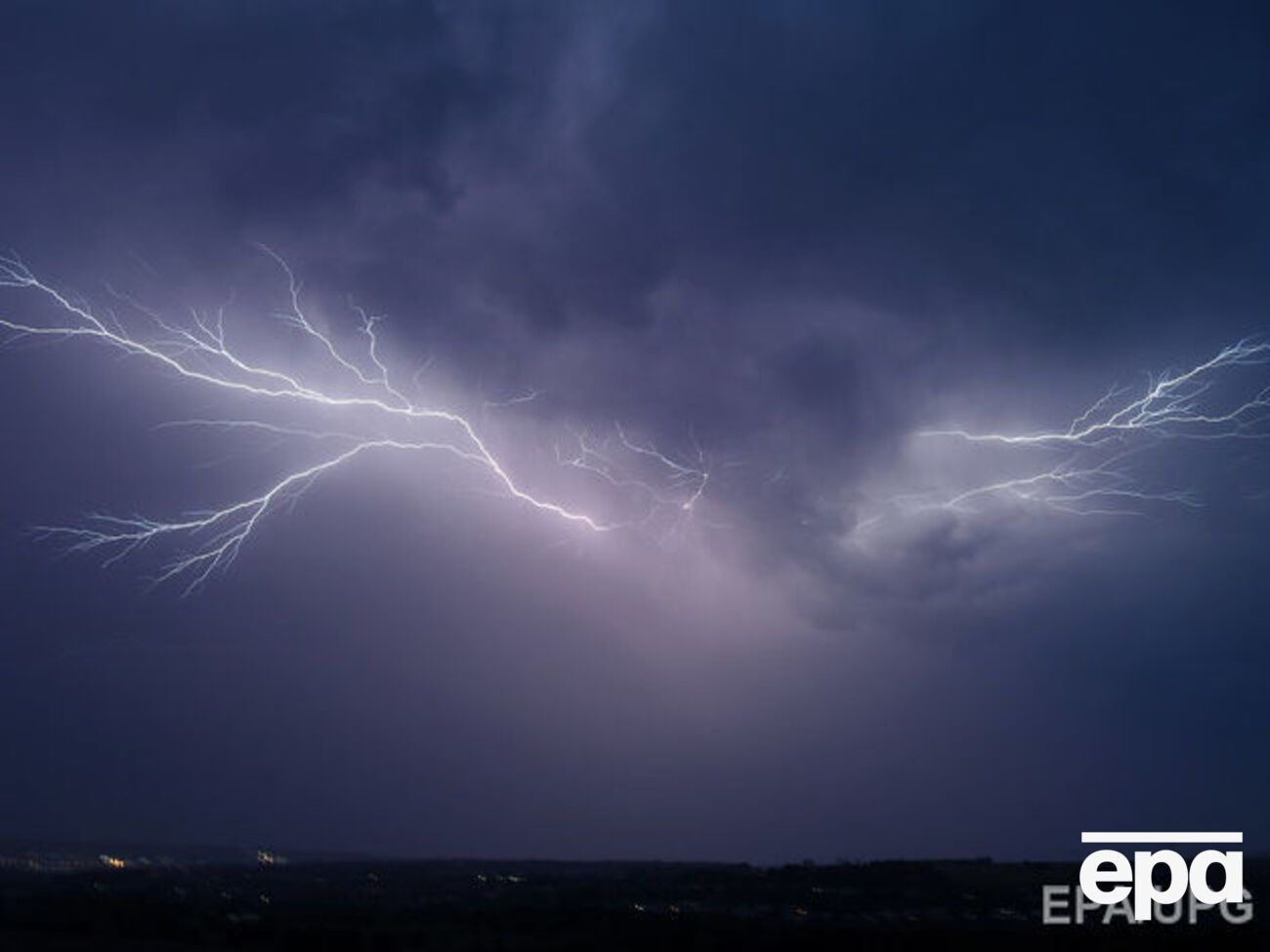 В результате удара молнии погиб человек