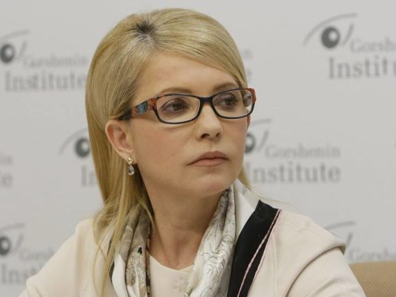 Чорновил настаивает, что заявление Байдена – это "сигнал отдельным политлидерам Украины, что они могут получить статус врагов США". В частности, по мнению политолога, "это сигнал Юлии Тимошенко"