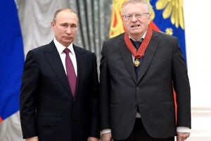 Путин наградил орденом Жириновского