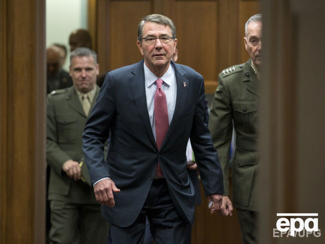 Картер заявил, что решение о предоставлении оружия Украине зависит от выполнения Минских соглашений Россией