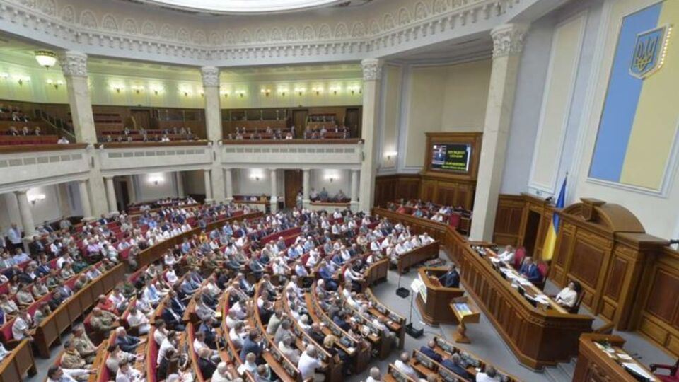 Между четырьмя парламентскими партиями распределили 70 млн грн