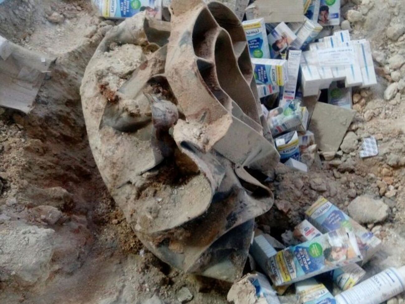 Осталось определить, российская или сирийская авиация сбросила бомбу на гуманитарную колонну, отметили в Bellingcat