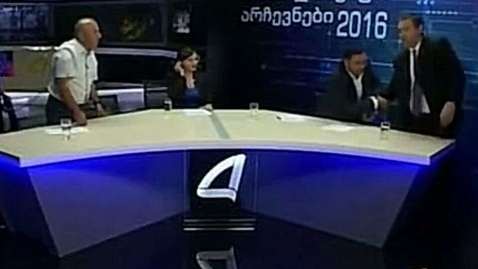 Политиков разнимали сотрудники телеканала