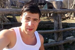 Седюк поднял над землей модель Хадид