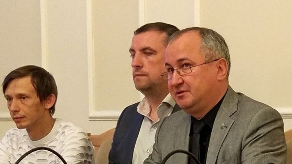 Грицак (справа) во время брифинга призвал главарей "ЛДНР" проявить гуманизм