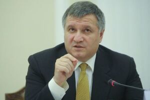Аваков: Навеяло, хоть и сам кидал стул в Калашникова