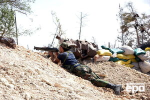 Солдат сирийской армии на огневой позиции в Алеппо