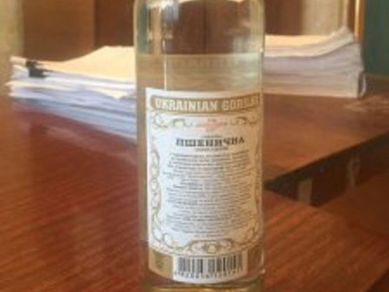 Украинцев просят быть осторожными при покупке сомнительной водки