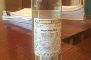 Украинцев просят быть осторожными при покупке сомнительной водки