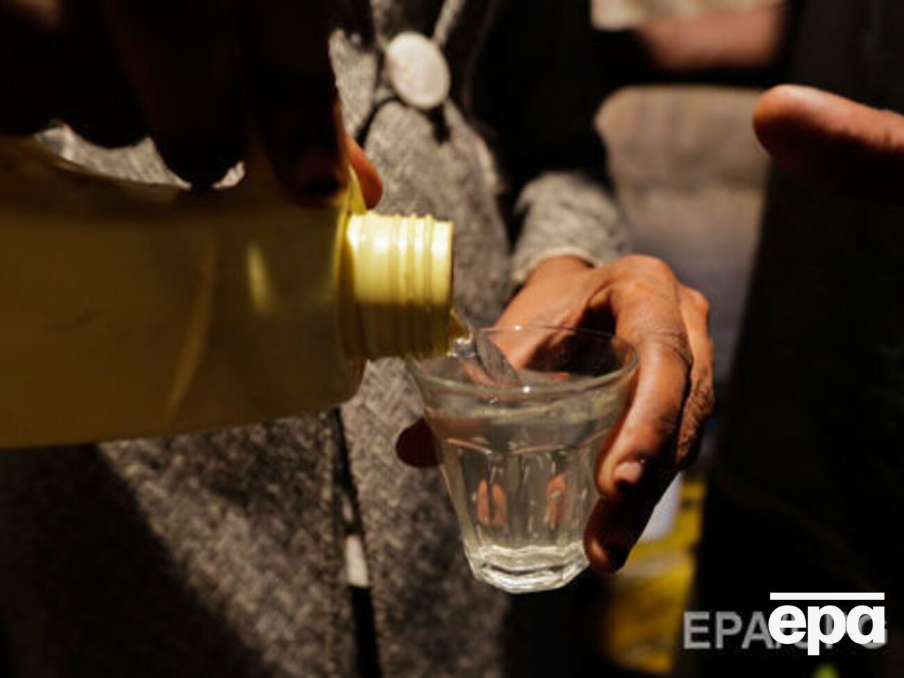 14-й жертвой отравления стал 51-летний мужчина