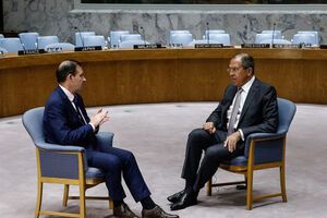 Сергей Лавров: Положение в Дейр-эз-Зоре, в отличие от ситуации в Алеппо, где линия соприкосновения постоянно меняется, статична уже более двух лет
