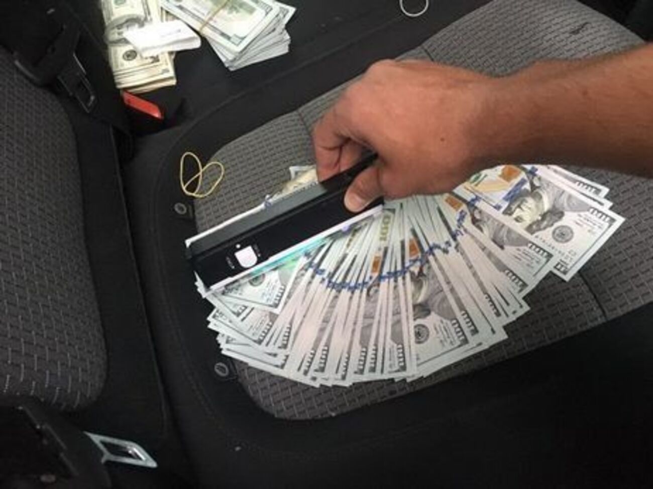 Банковские служащие действовали в сговоре