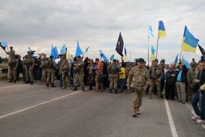 Активисты подошли к админгранице