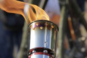 Во время открытия конкурса зажгли Олимпийский огонь