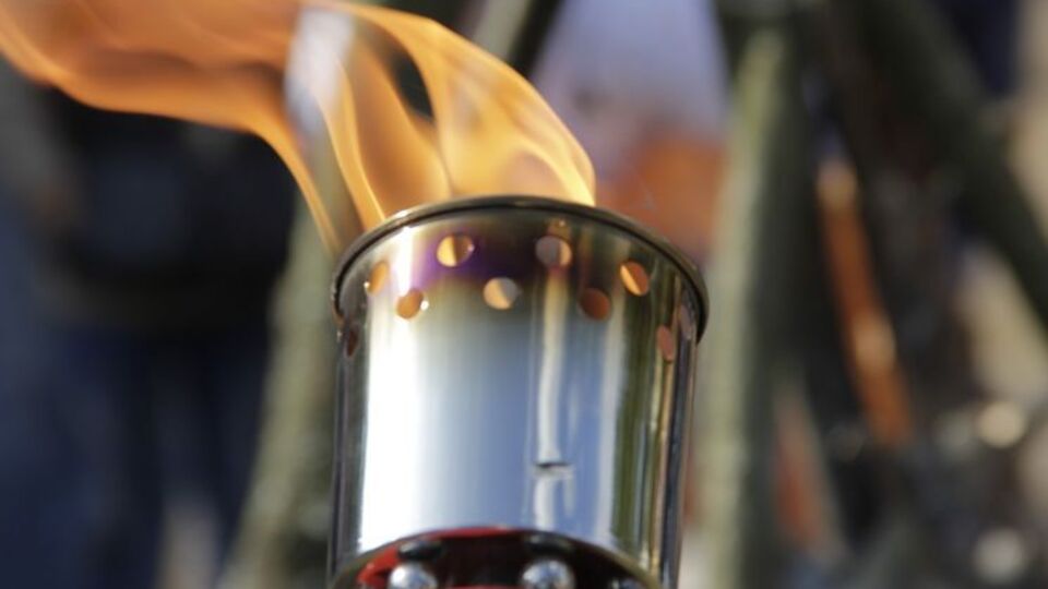 Во время открытия конкурса зажгли Олимпийский огонь