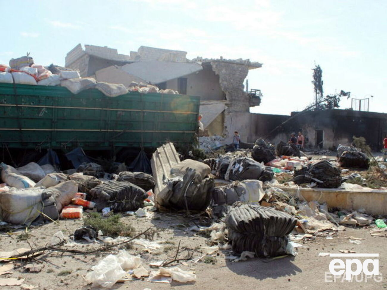 Бомбардировка Сирией и РФ колонны с гуманитарным грузом названа "вопиющей"