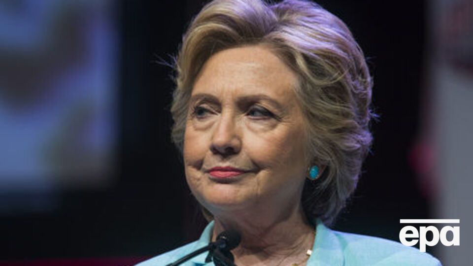 Журналисты отметили, что их поддержка Клинтон базируется на уважении к ее интеллекту и опыту, которые она проявила в течение карьеры на госслужбе