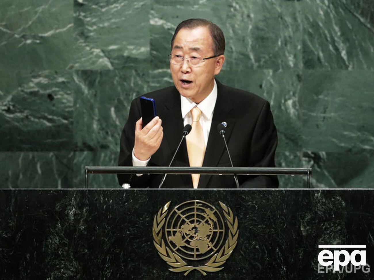 Генсек ООН призвал остановить бомбежки Алеппо