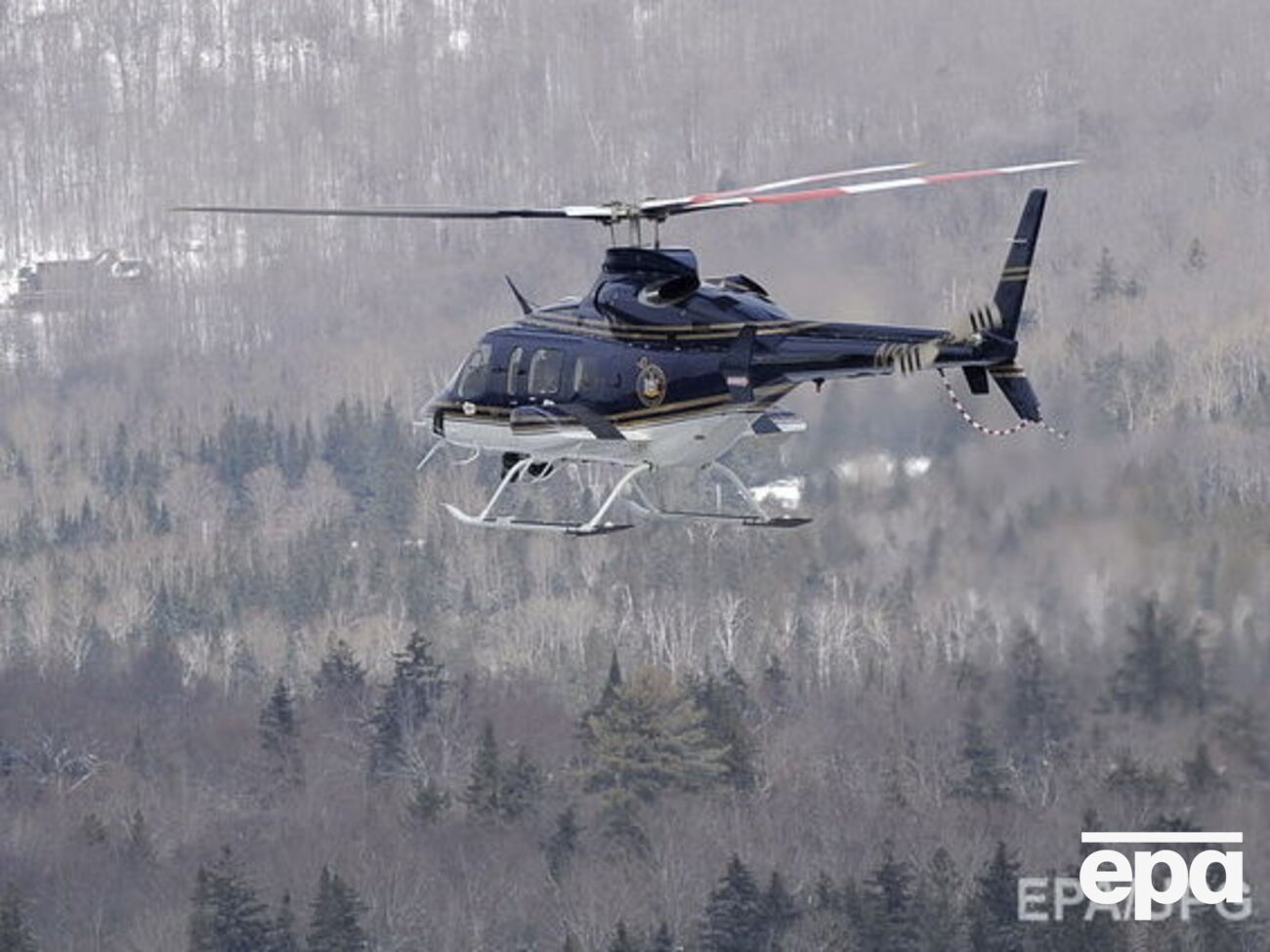 При крушении вертолета погибло два человека