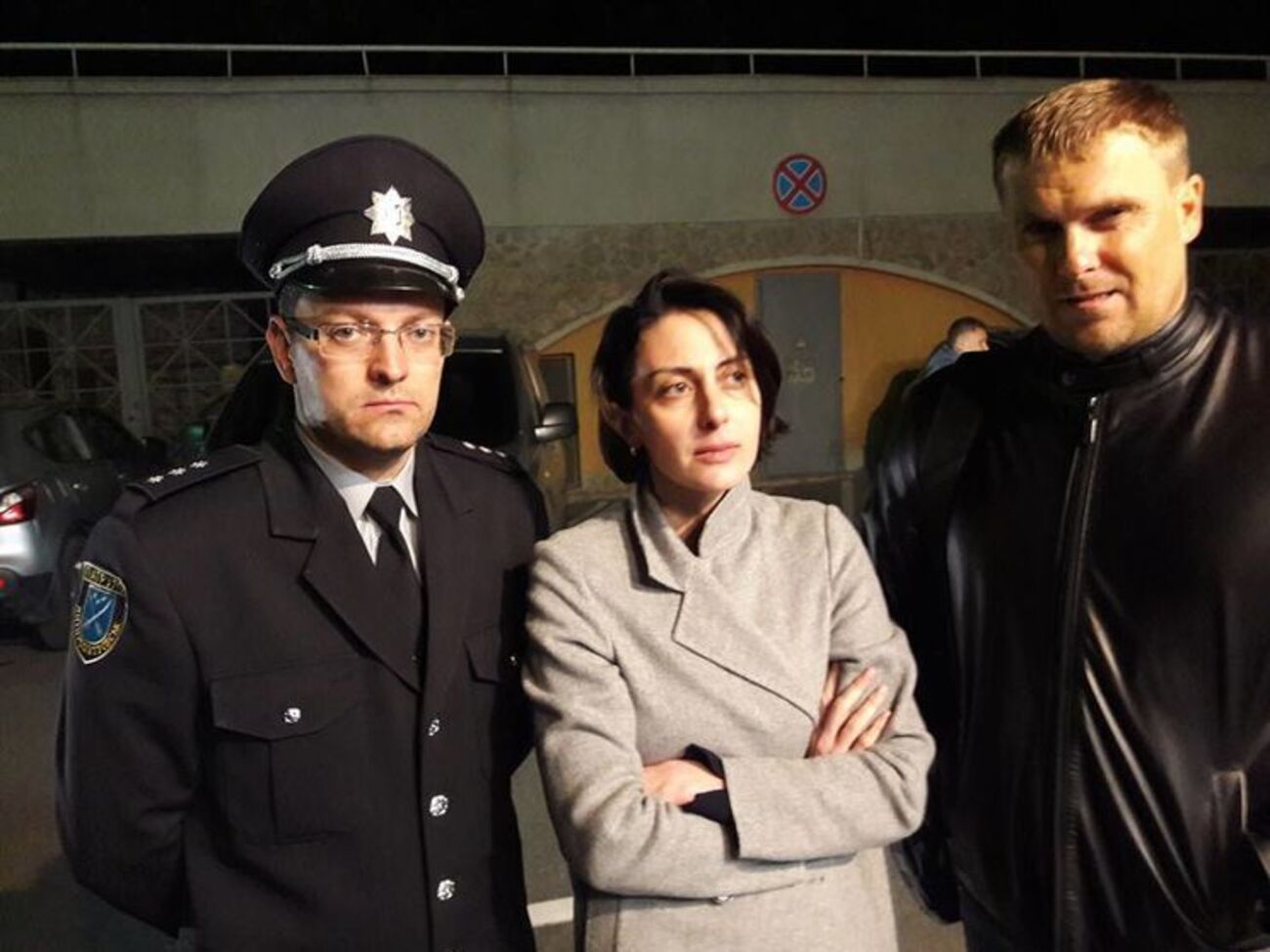 Владимир Богонис,&nbsp;Хатия Деканоидзе и Вадим Троян (слева направо)&nbsp;возле больницы Мечникова в Днепре