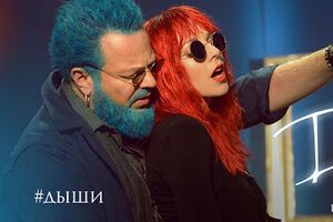 Пресняков и Подольская превратились в новом видео во фриков