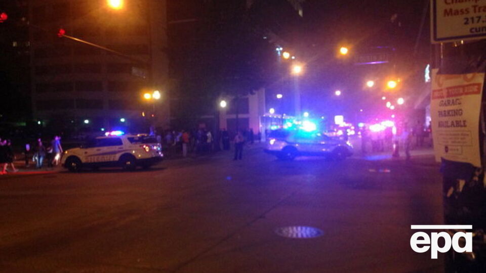 Полицейские на месте перестрелки в городе Урбана