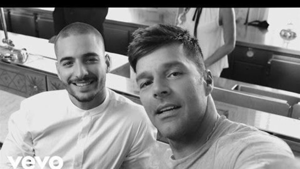 Maluma и Рики Мартин "оторвались" на пляже в новом клипе