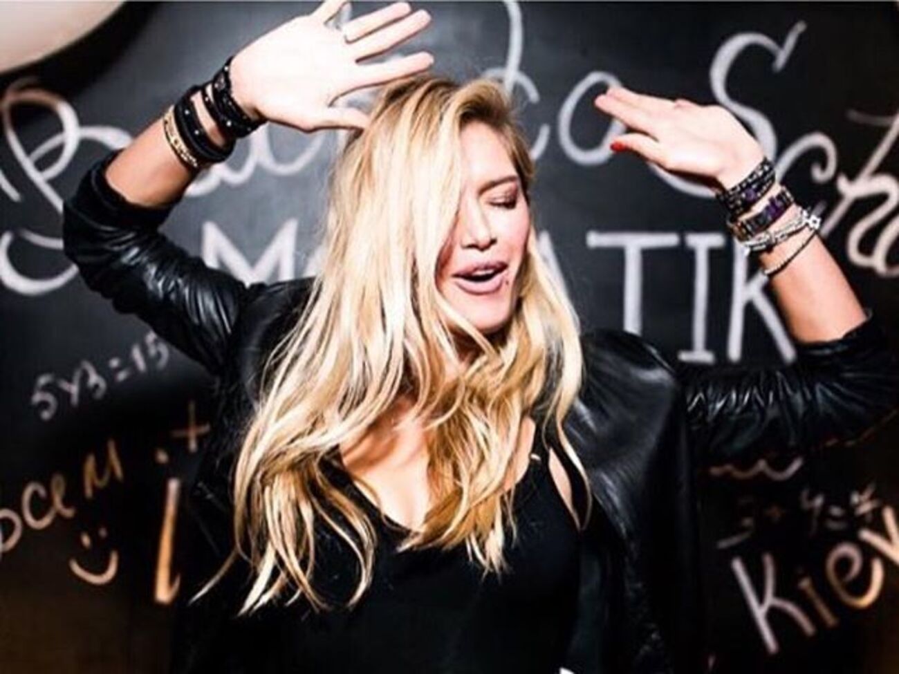 Брежнева предстала в рок-н-ролльном образе