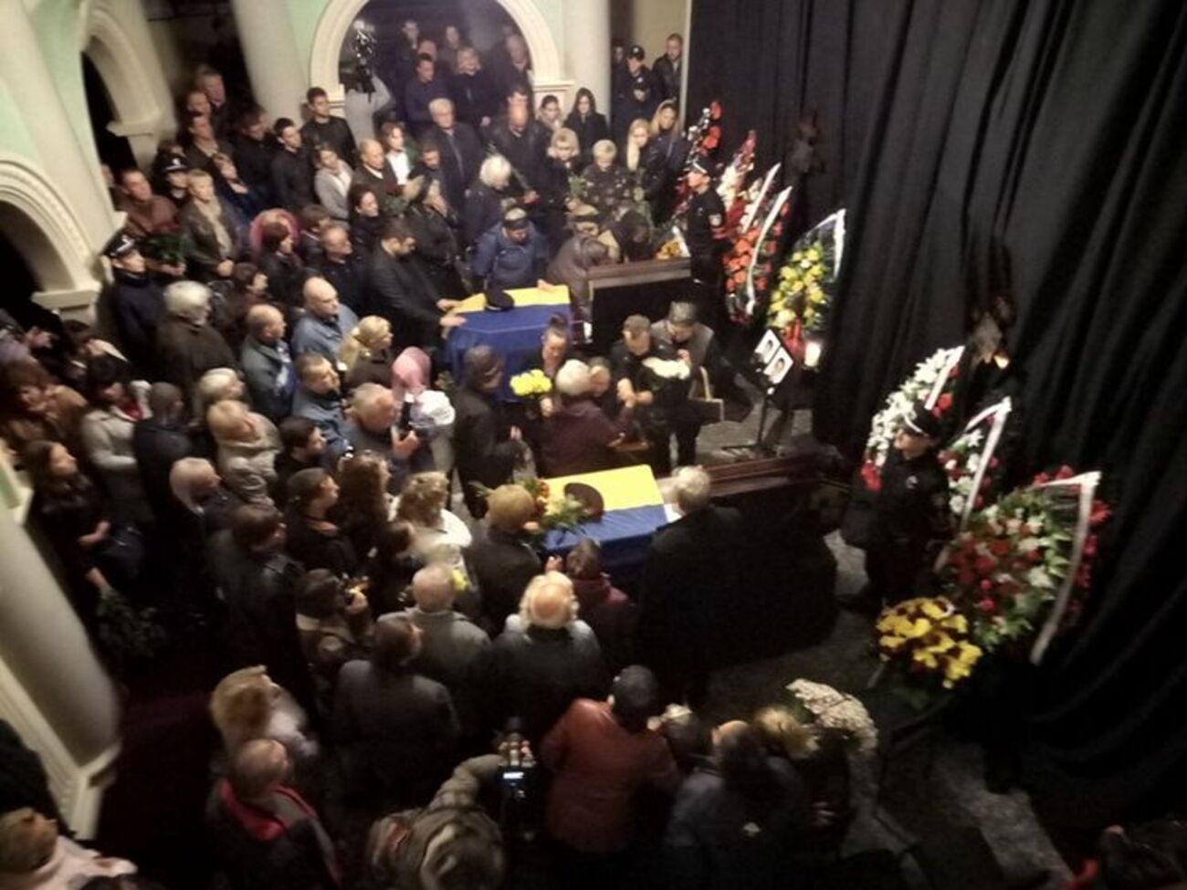 В Днепре прощаются с погибшими патрульными. Фоторепортаж