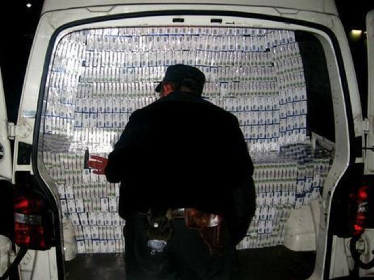 Сигареты перевозились под видом дипломатического груза