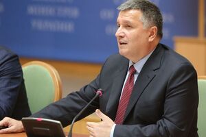 Аваков заявил, что полиция получит на вооружение электрошокеры