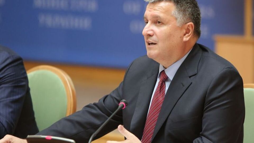 Аваков заявил, что полиция получит на вооружение электрошокеры